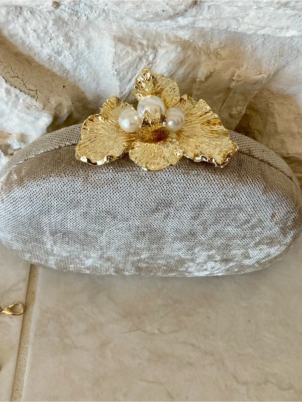 NWT House of Harlow 1960 Champagne Velvet Clutch with Gold Pearl Flower